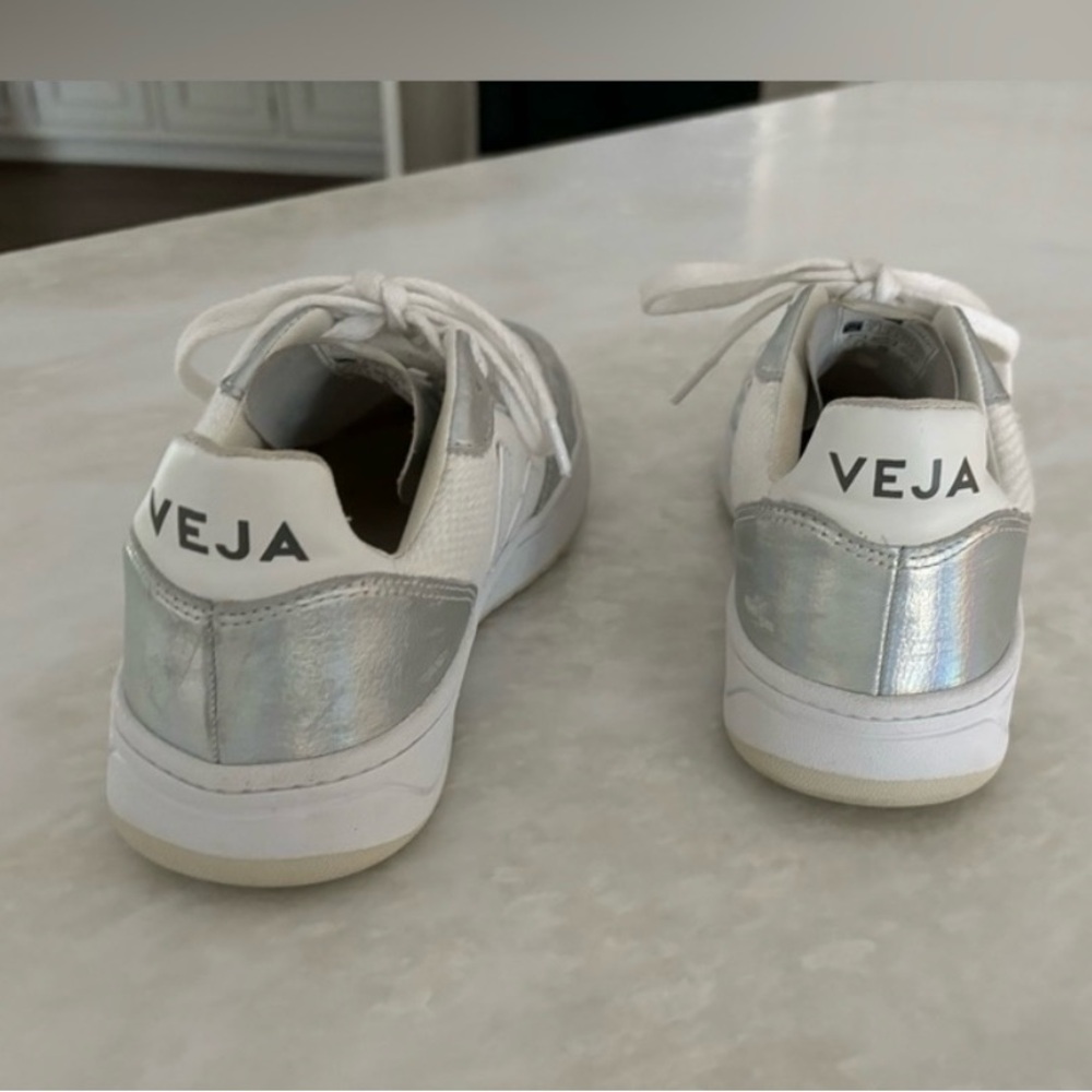 Veja Women's Sneakers in White and Silver - Picture 2 of 13